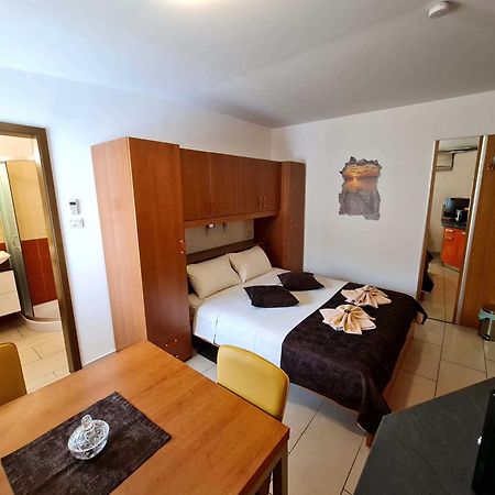 Restaurant & Apartments Getaway Pri Kobalu Vipava Quarto foto
