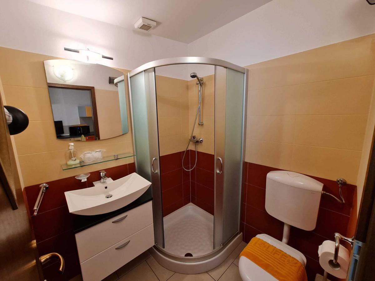 Restaurant & Apartments Getaway Pri Kobalu Vipava Exterior foto