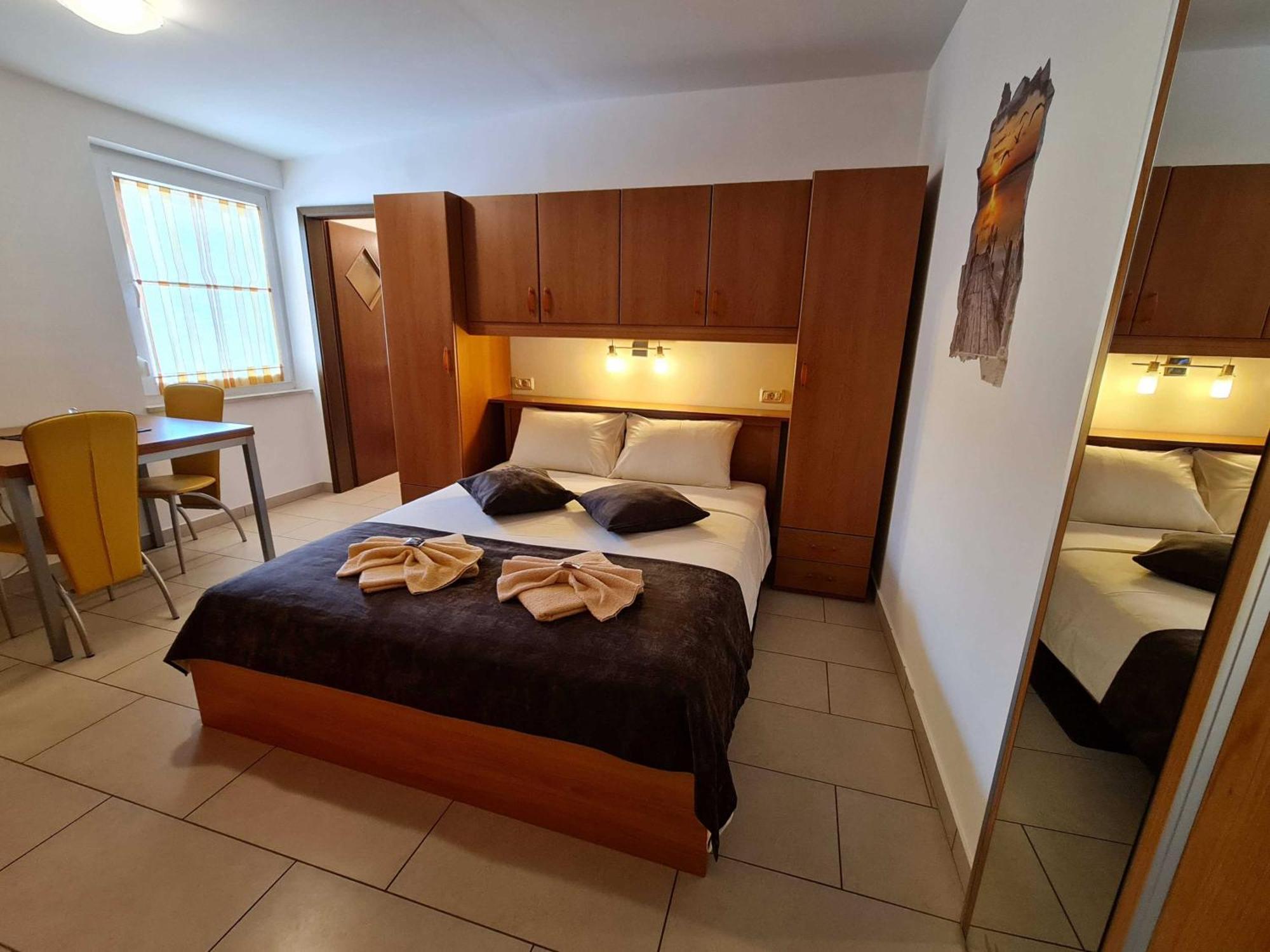 Restaurant & Apartments Getaway Pri Kobalu Vipava Quarto foto