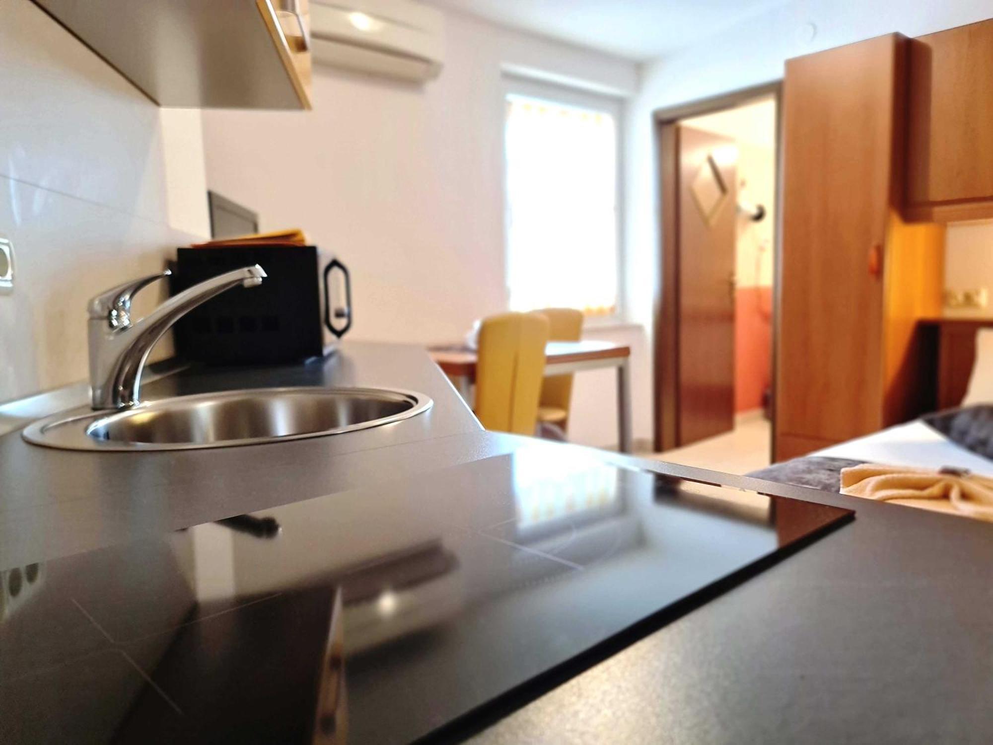 Restaurant & Apartments Getaway Pri Kobalu Vipava Quarto foto